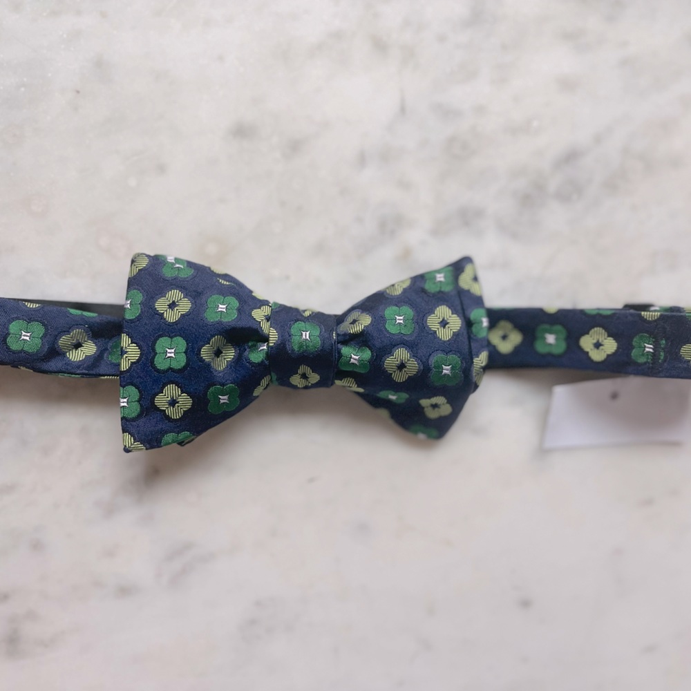 NWT TED BAKER Men’s 100% Silk Bow Tie Navy Blue & Green Clover Adjustable